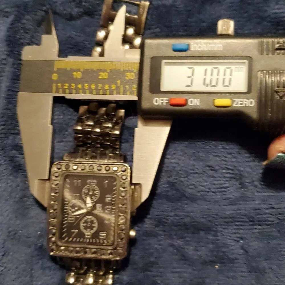 NY & C New York & Company Analog‎ Wristwatch Gunmetal Band & Case Crystals